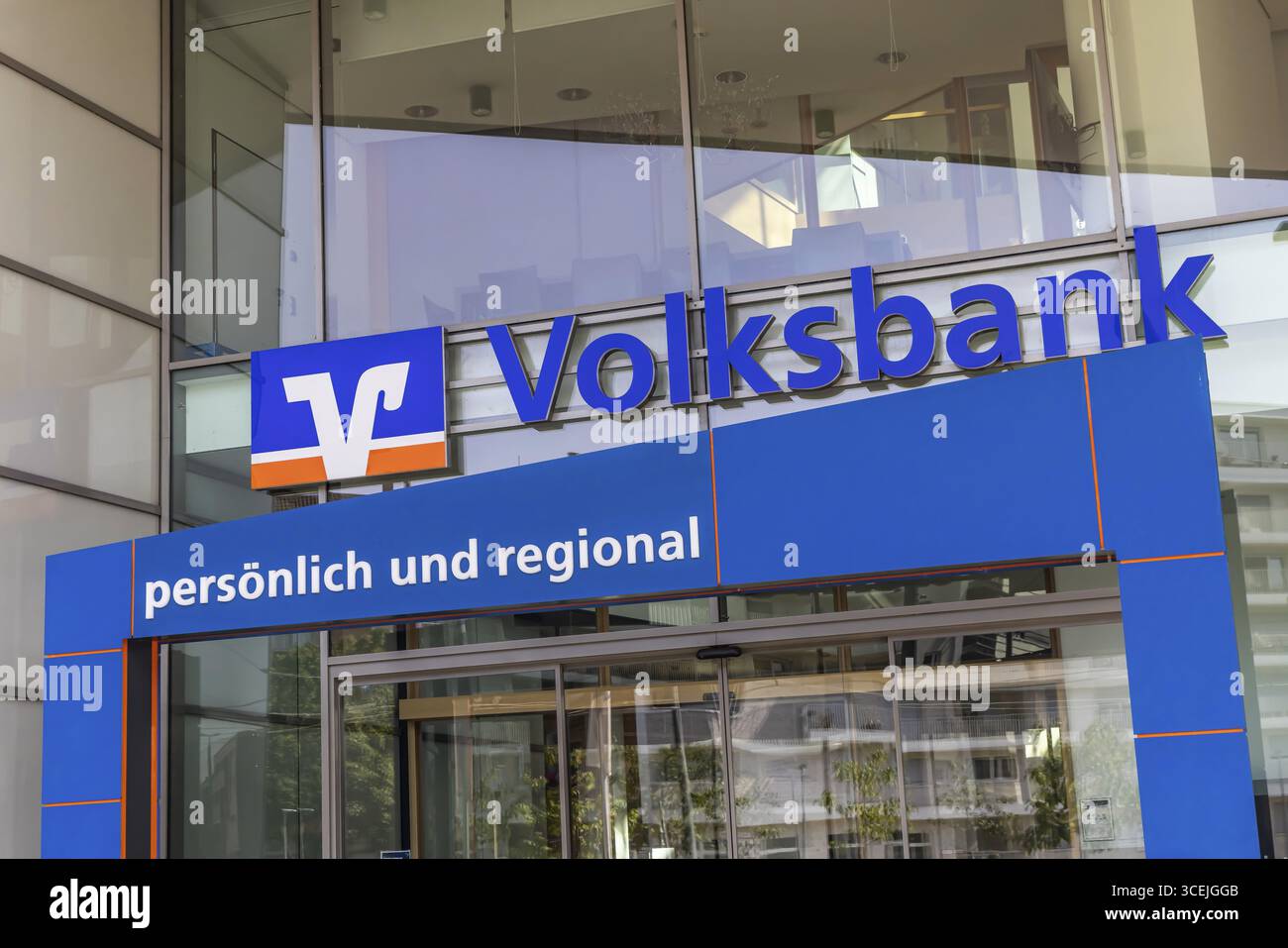 Volksbank Karlsruhe. Bâtiment de banque moderne avec le logo de la banque. Karlsruhe, Bade-Wuertemberg, Allemagne Banque D'Images