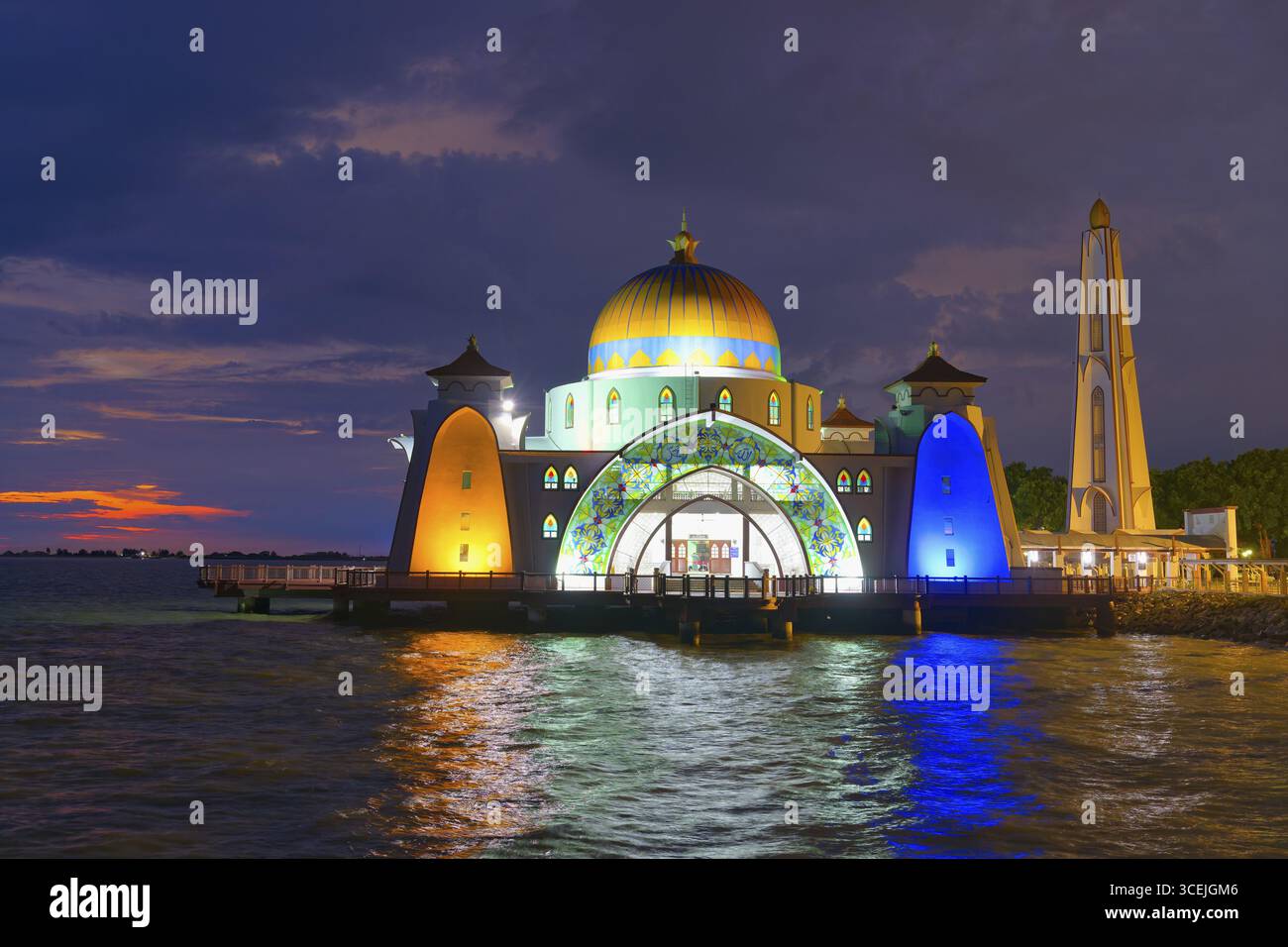 Détroit de Malacca ou Mosquée Selat au coucher du soleil, Malacca, Malaisie Banque D'Images