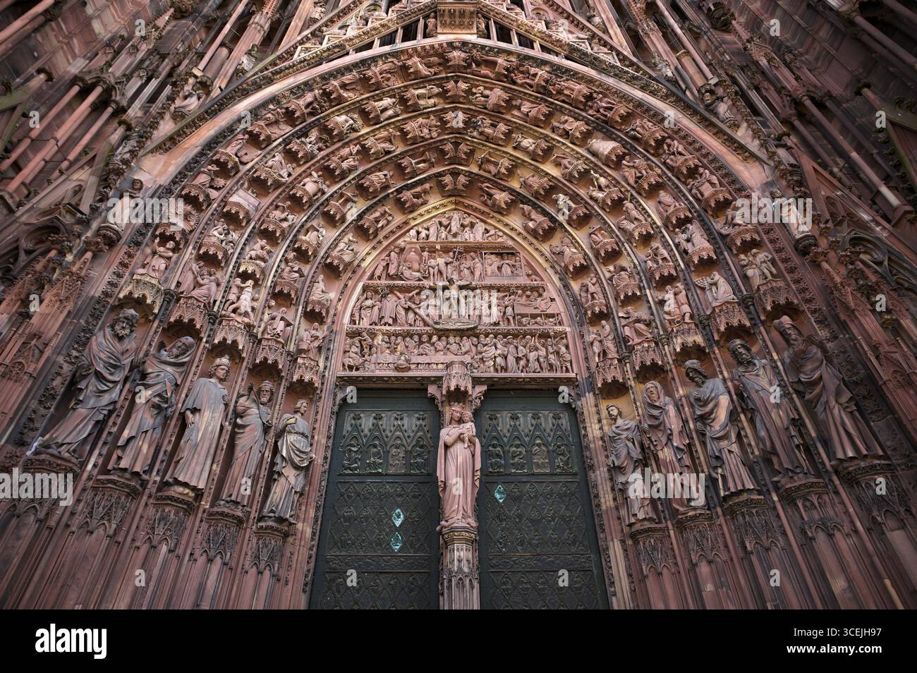 Tympan, portail principal, portail ouest de la cathédrale notre-Dame, Strasbourg, Strasbourg, vieille ville, Bas-Rhin, grand est, Alsace, France Banque D'Images