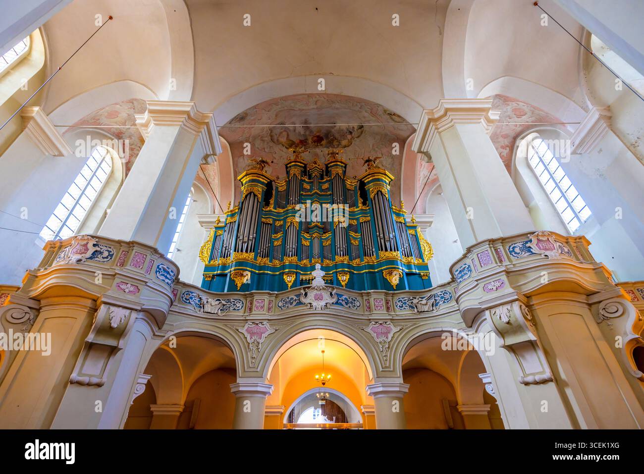 Intérieur et orgue de l'église des nouveaux Johns, Vilnius, Lituanie, Europe du Nord Banque D'Images