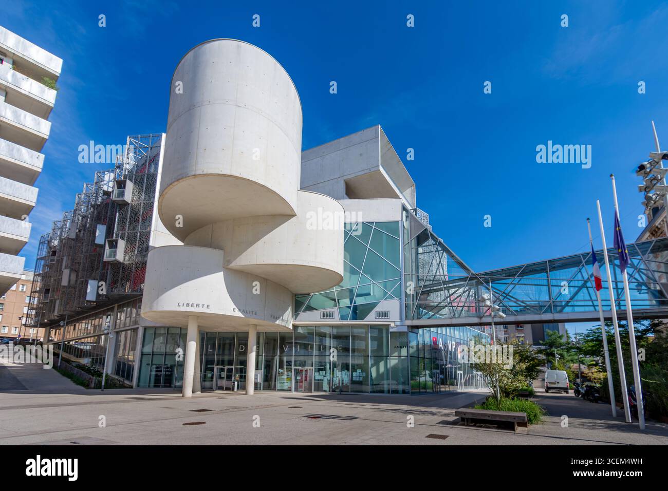 Vue extérieure de la nouvelle mairie de Bagnolet, France, dans le département de Seine-Saint-Denis, en Ile-de-France Banque D'Images