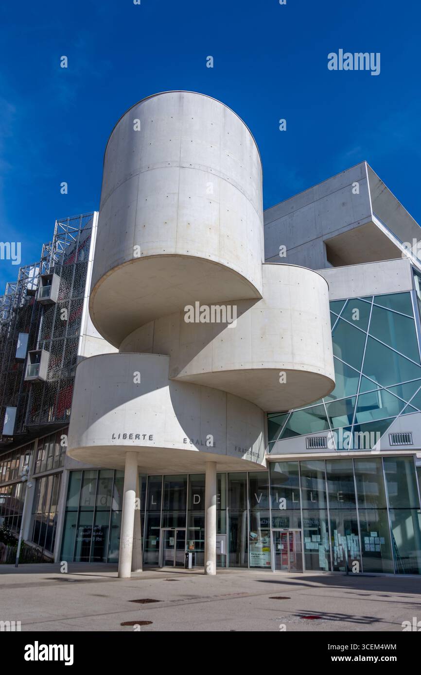 Vue extérieure de la nouvelle mairie de Bagnolet, France, dans le département de Seine-Saint-Denis, en Ile-de-France Banque D'Images
