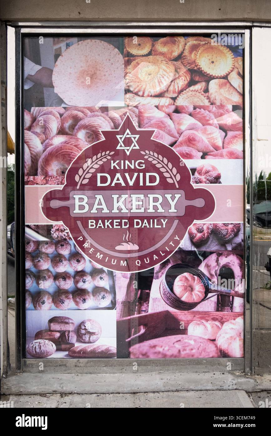 Un panneau à l'extérieur de la boulangerie King David Kosher sur main Street à Flushing Queens, New York dans un quartier juif Banque D'Images