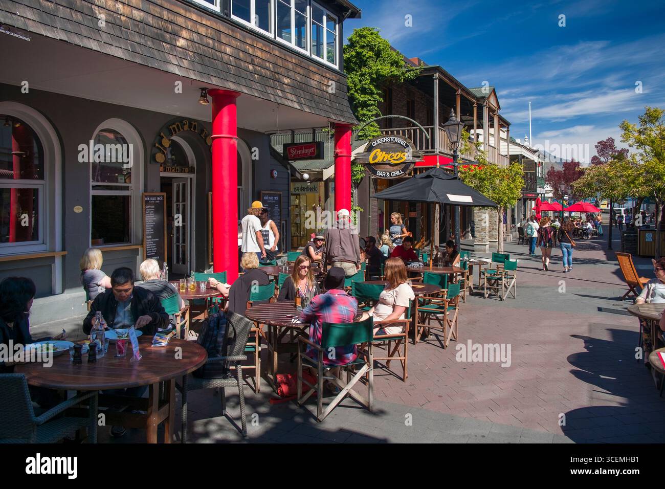 Boutiques et restaurants le long de Mall Street, Queenstown, Otago, île du Sud, Nouvelle-Zélande Banque D'Images