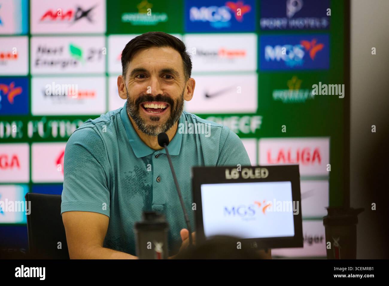 Elche, Espagne. 18 août 2025. ELCHE, ESPAGNE - 18 AOÛT : Eder Sarabia entraîneur-chef d'Elche CF en conférence de presse après le match LaLiga EA Sports entre Elche CF et Real Betis Balompie au stade Manuel Martinez Valero le 18 août 2025 à Elche, Espagne. (Photo de Francisco Macia/photo Players images/Magara Press) crédit : Magara Press SL/Alamy Live News Banque D'Images