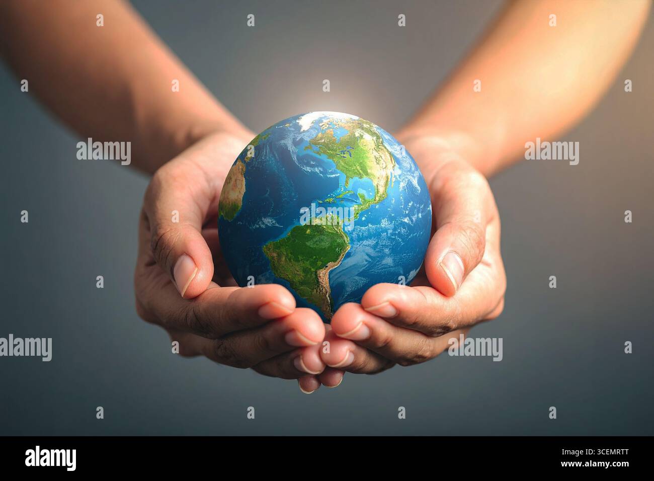 Mains humaines berçant la Terre, symbolisant l'harmonie, la responsabilité écologique et l'espoir d'un monde durable. Banque D'Images