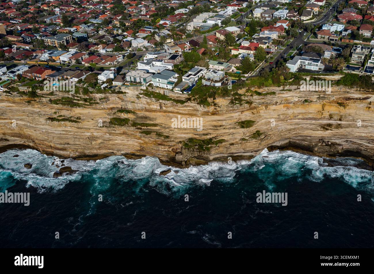 Vue aérienne de maisons le long de falaises de cisaillement, Bondi Junction, Sydney, New South Wales, Australia Banque D'Images