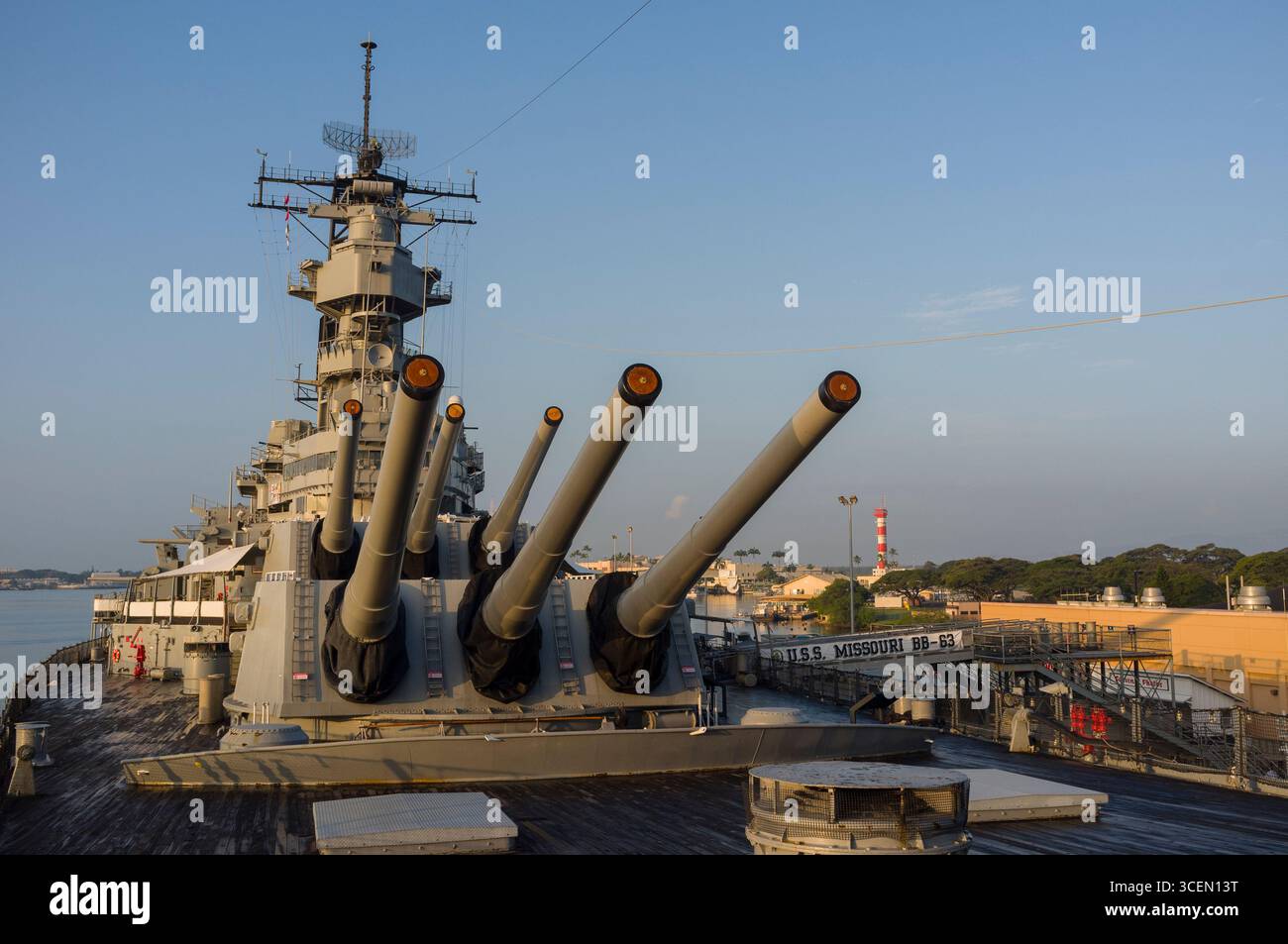 Les grandes armes principales de l'USS Missouri BB-63 un cuirassé de classe Iowa, Ford, l'île de Pearl Harbor, Oahu, Hawaii, USA Banque D'Images