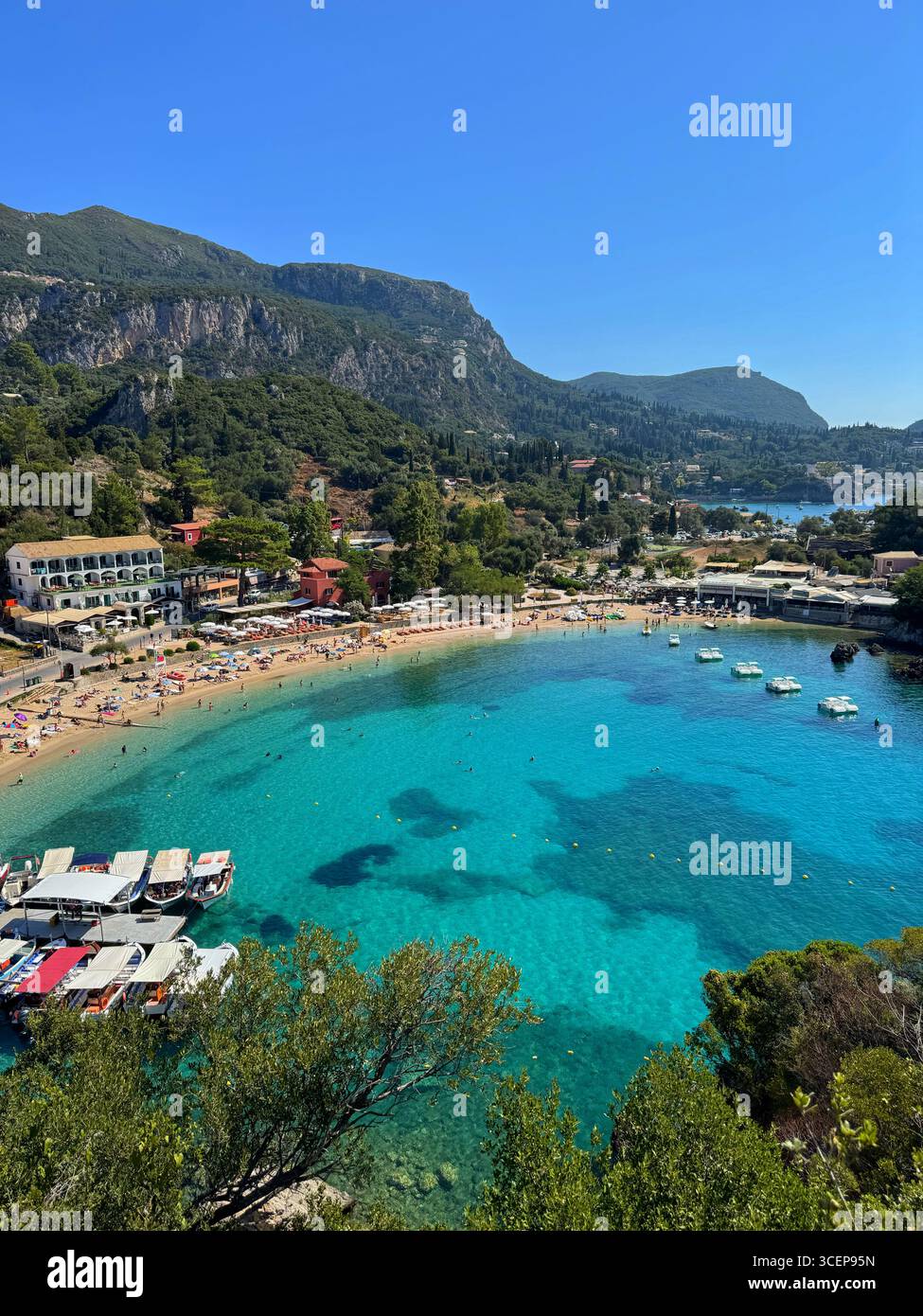 Paleokastritsa Beach (Agios Spiridon), Corfou, Grèce. - Image de stock capturée avec un smartphone
