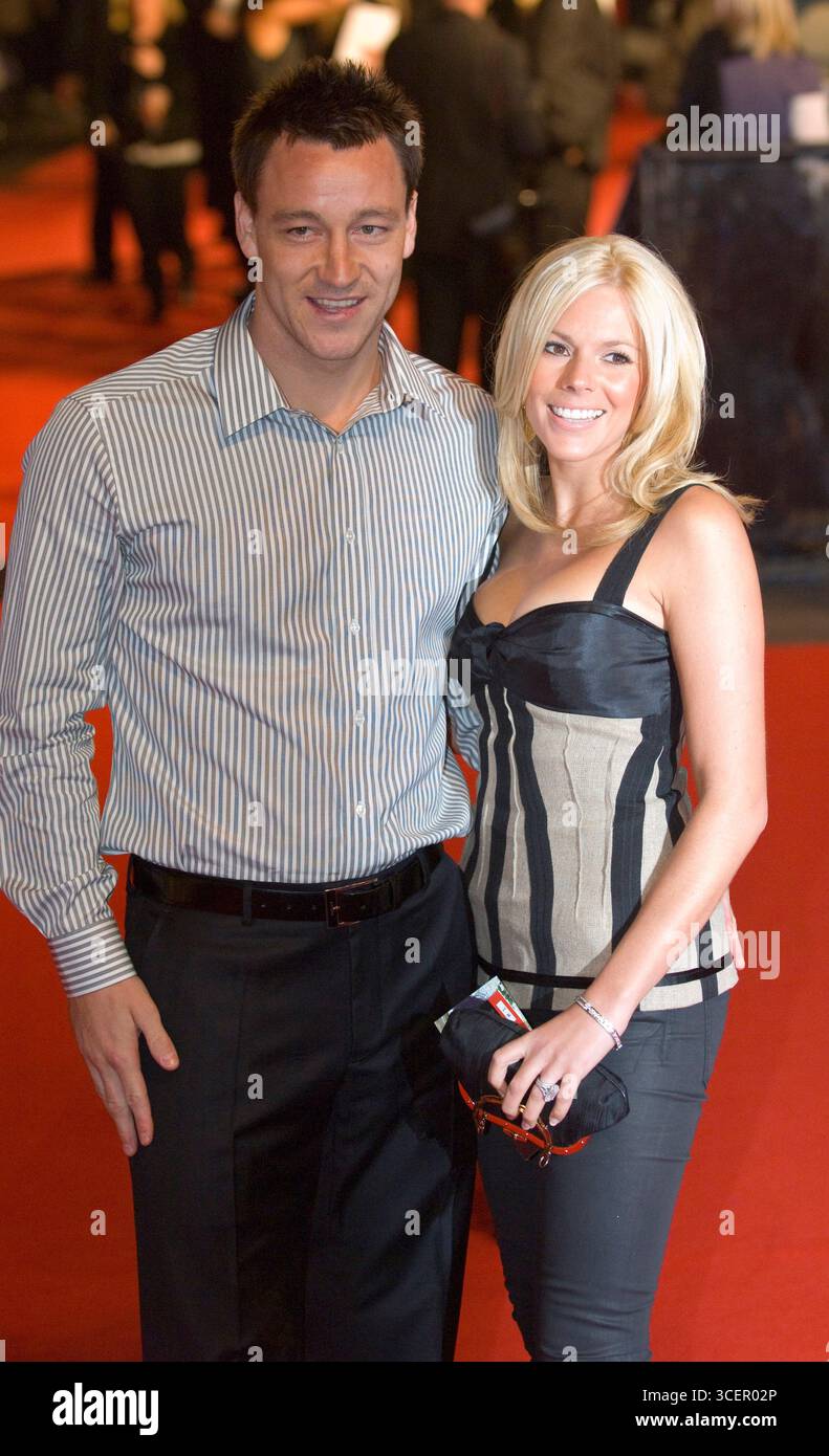 John Terry et Toni Poole lors de la première britannique de Rambo à Londres - 12 février 2008 Banque D'Images