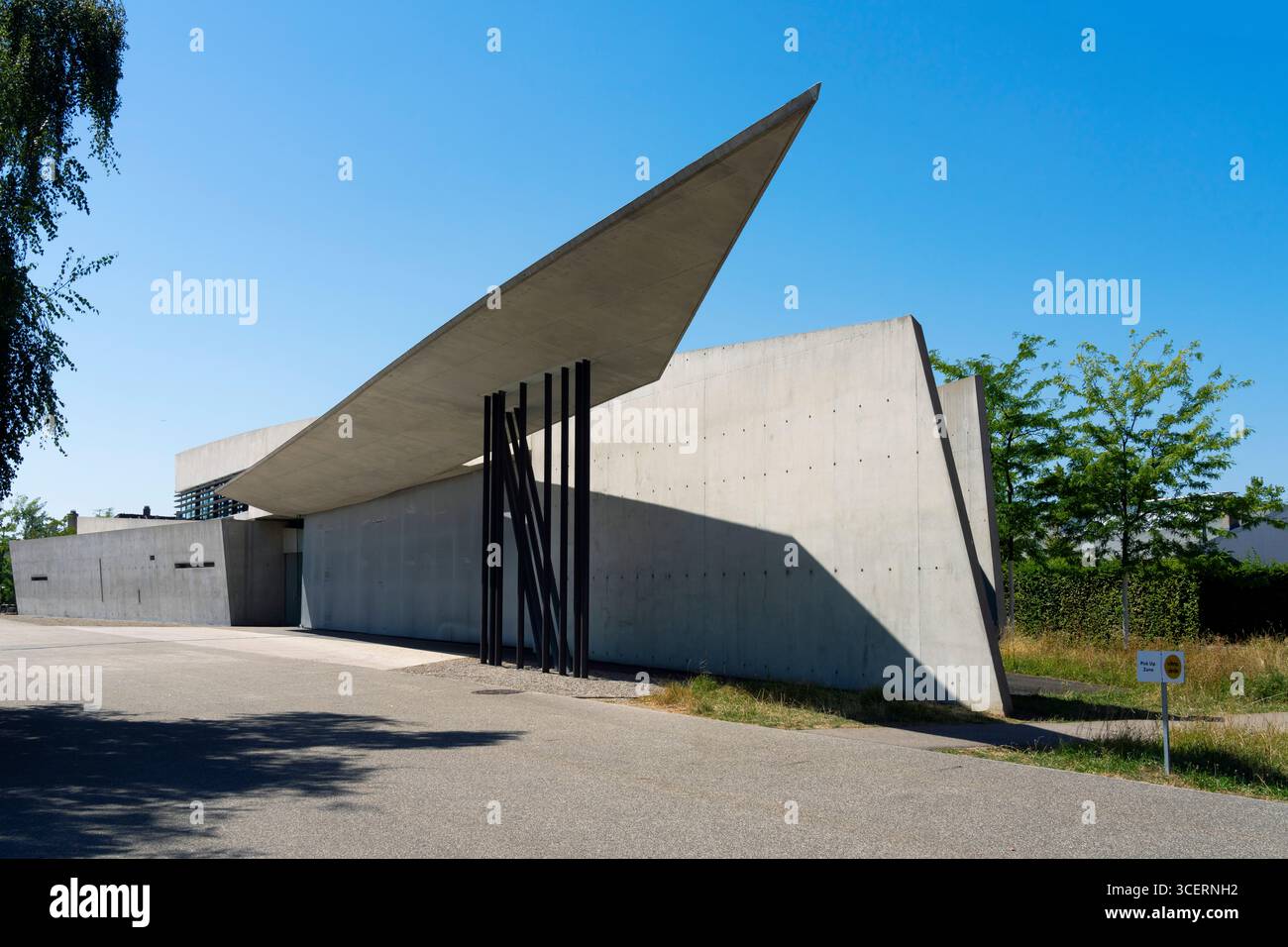 Bâtiment de la caserne de pompiers par l'architecte Zaha Hadid. Vitra Campus, Weil am Rhein, Allemagne. Banque D'Images