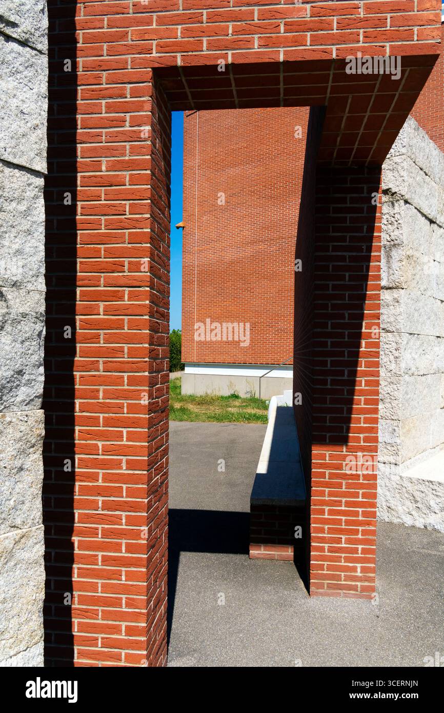 La promenade avec des « open rooms » de l’architecte portugais Álvaro Siza au Vitra Campus, Weil am Rhein, Allemagne. Banque D'Images