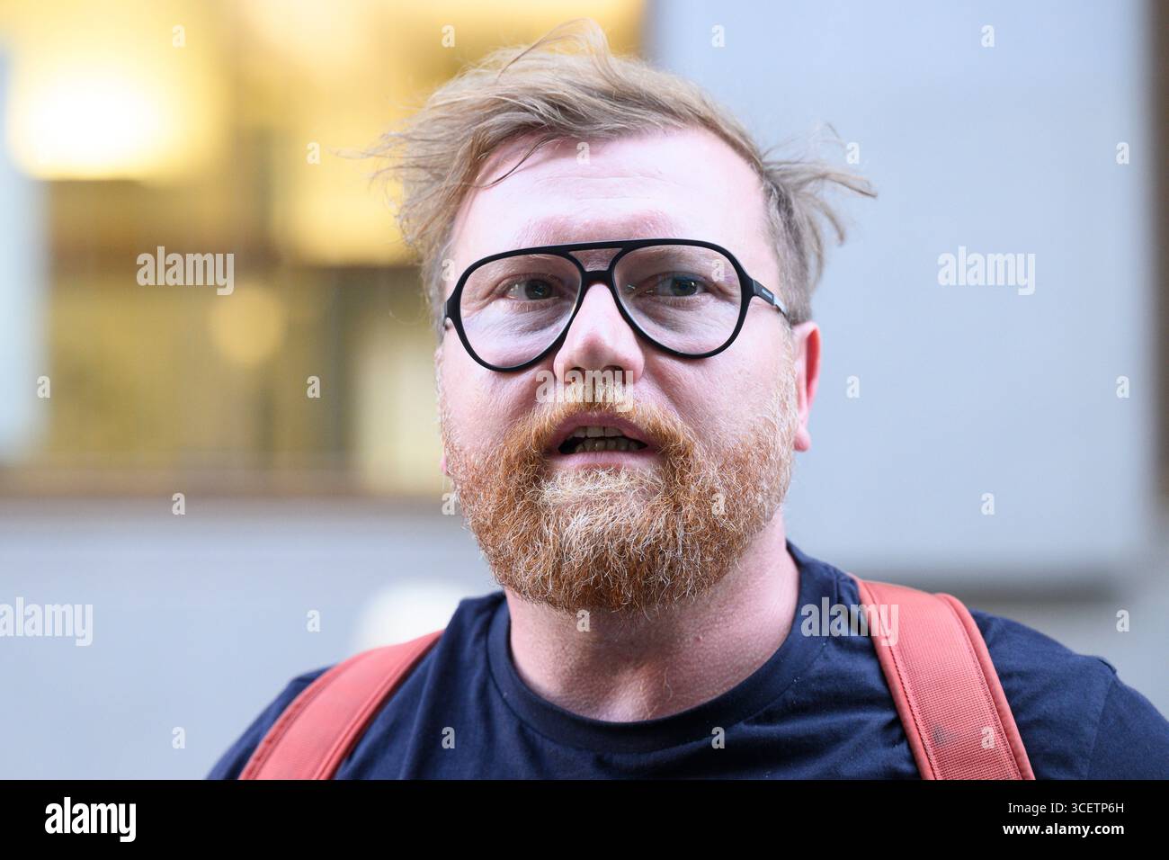 Prague, République tchèque. 19 août 2025. Robin Kvapil, réalisateur tchèque, intervient lors de l'avant-première du film documentaire tchèque Velky vlastenecky vylet (Grand voyage patriotique) sur le 57e anniversaire de l'invasion de la Tchécoslovaquie par les troupes du Pacte de Varsovie et le jour de l'indépendance de l'Ukraine à Prague, République tchèque, le 19 août 2025. Crédit : Michal Kamaryt/CTK photo/Alamy Live News Banque D'Images