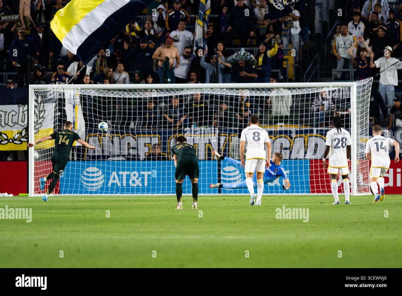 Photos d'un match entre LA Galaxy et Portland Timbers le 27 avril 2025 au Dignity Sports Park, Carson CA Banque D'Images