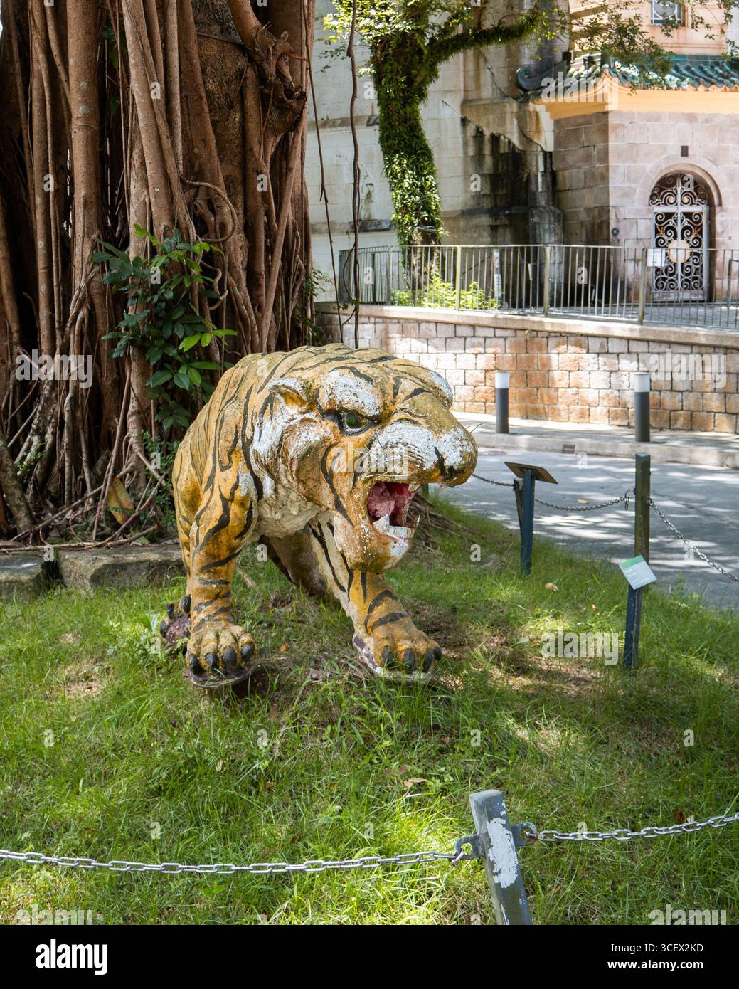 Haw par Mansion, Tiger Balm Garden ou Aw Boon Haw Garden, un manoir et des jardins situés à Tai Hang, Hong Kong, préservés avec des statues. Banque D'Images
