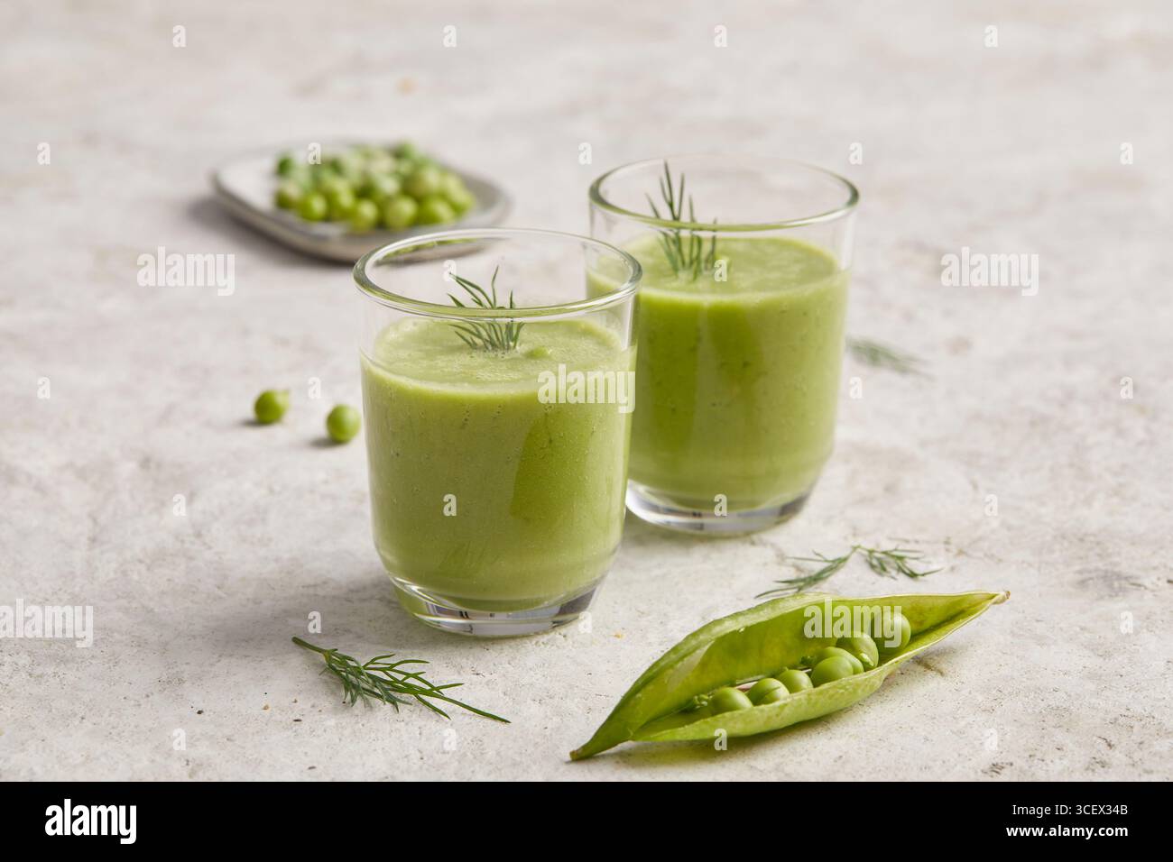 Soupe froide au concombre Banque D'Images