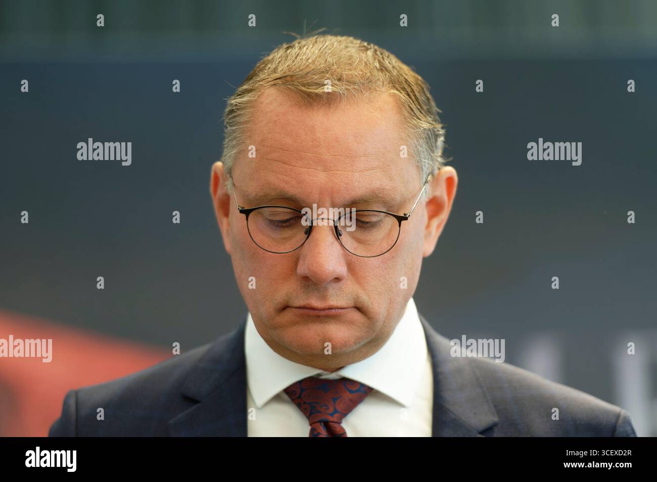 Vienne, Autriche. 18 août 2025. Tino Chrupalla, porte-parole fédéral de l'AFD (Alternative pour l'Allemagne), lors du lancement du livre « le travail de Merkel – notre chute » à Vienne. Banque D'Images