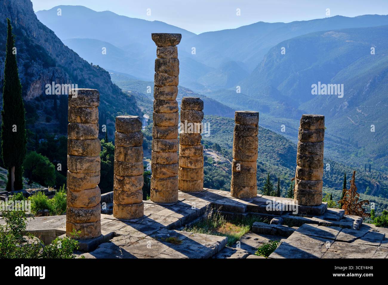 Grèce, Phocis, Delphes, site du patrimoine mondial de l'UNESCO, Sanctuaire d'Apollon, Temple d'Apollon Banque D'Images