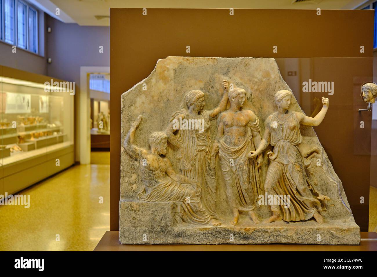 Grèce, Attique, site archéologique de Brauron, lieu de culte d'Artémis, Musée archéologique, relief des dieux, bas-relief, 420 av. J.-C. Banque D'Images