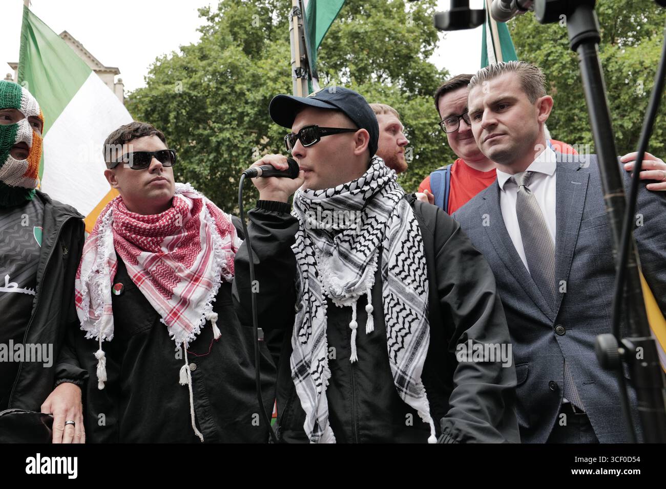 Londres, Royaume-Uni. 20 août 2025, Londres/UKCe était Liam Óg Ó hAnnaidh, alias Mo Chara, deuxième comparution au tribunal de première instance de Westminster, où il fait face à des accusations suite à un incident lors d’un concert à Londres au cours duquel il aurait arboré un drapeau associé à l’organisation interdite Hezbollah. Alamy Live News / Aubrey Fagon Banque D'Images