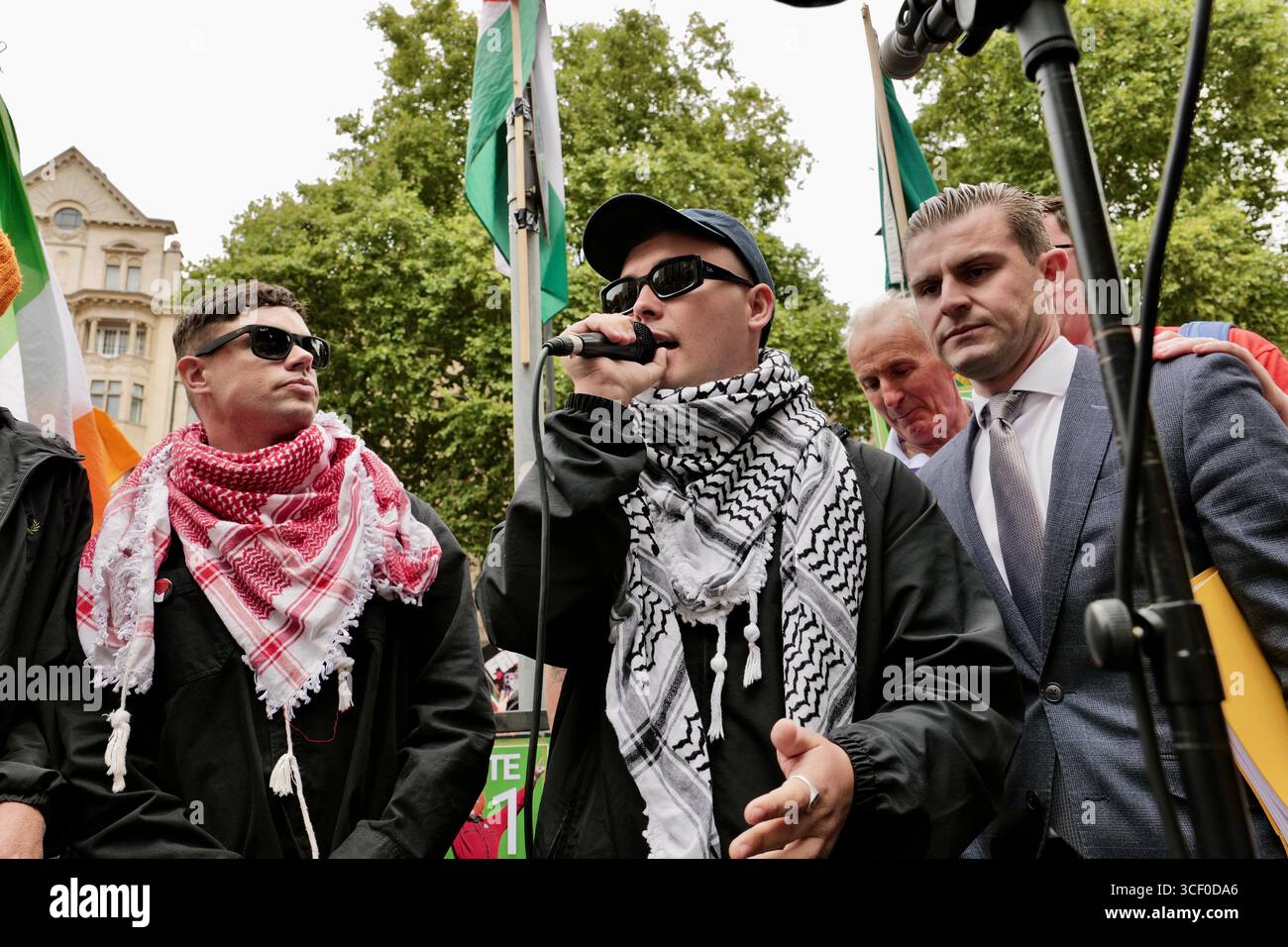 Londres, Royaume-Uni. 20 août 2025, Londres/UKCe était Liam Óg Ó hAnnaidh, alias Mo Chara, deuxième comparution au tribunal de première instance de Westminster, où il fait face à des accusations suite à un incident lors d’un concert à Londres au cours duquel il aurait arboré un drapeau associé à l’organisation interdite Hezbollah. Alamy Live News / Aubrey Fagon Banque D'Images