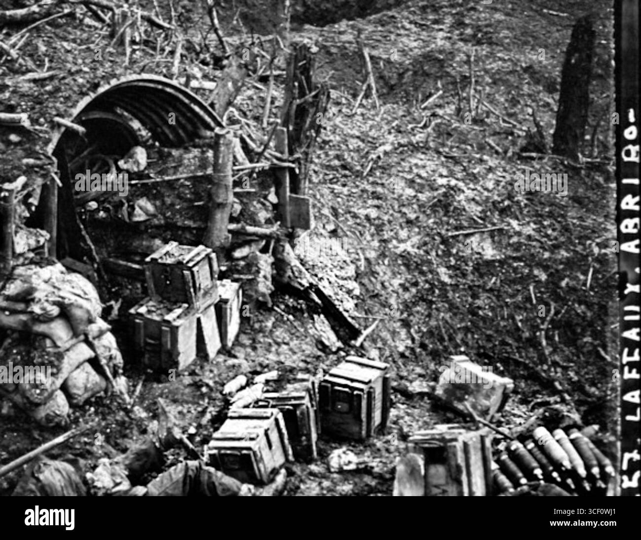 Une image stéréoscopique de 1918 de bunkers allemands à Laffaux, France, montrant les conséquences d'un bombardement. Banque D'Images