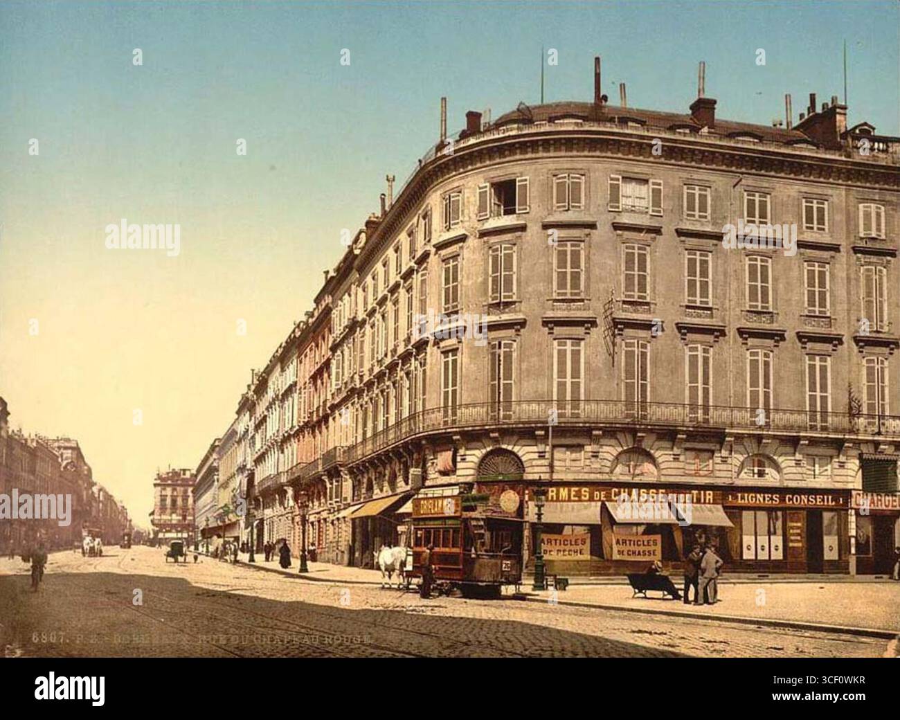 La *Rue du chapeau-Rouge* à Bordeaux, prise vers 1890. Cette rue est connue pour son importance historique et son rôle dans le développement urbain de la ville. Banque D'Images