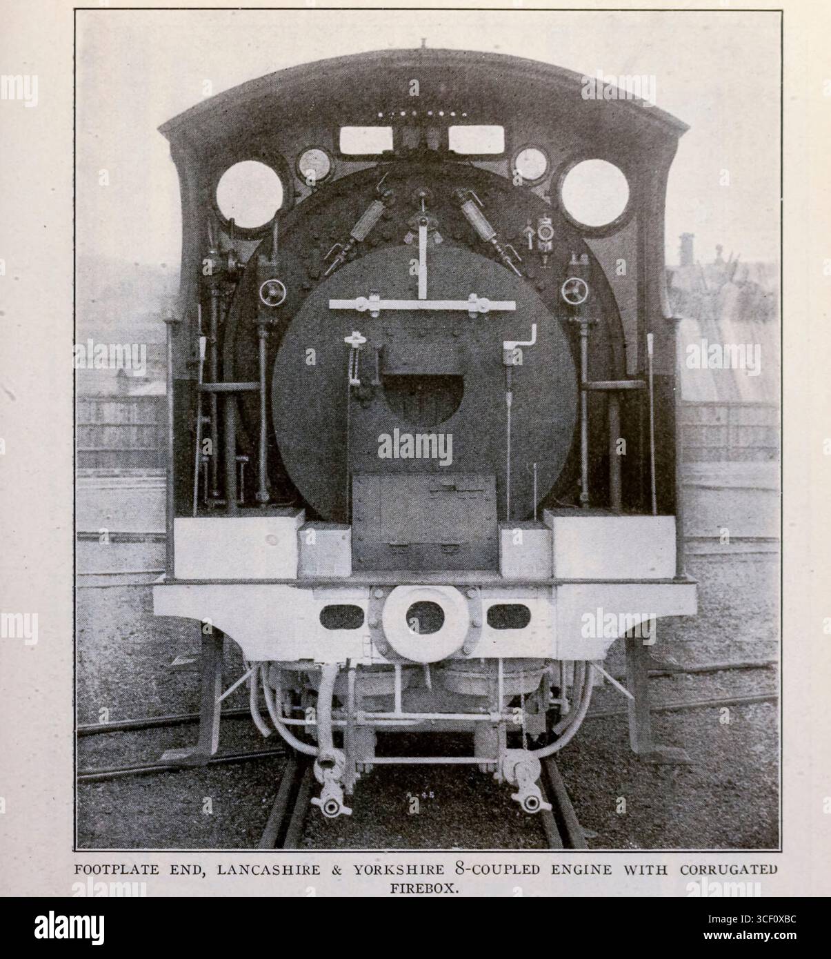EXTRÉMITÉ DE LA PLAQUE DE PIED, MOTEUR LANCASHIRE & YORKSHIRE À 8 COUPLÉS AVEC CHAMBRE DE COMBUSTION ONDULÉE. DE L'ARTICLE CARACTÉRISTIQUES SPÉCIALES DANS LA CONCEPTION DES CHAUDIÈRES DE LOCOMOTIVE ET DES FOYERS. Par Charles S. Lake. Tiré de l'Engineering Magazine consacré au progrès industriel volume XXVI octobre 1903 - mars 1904 The Engineering Magazine Co Banque D'Images