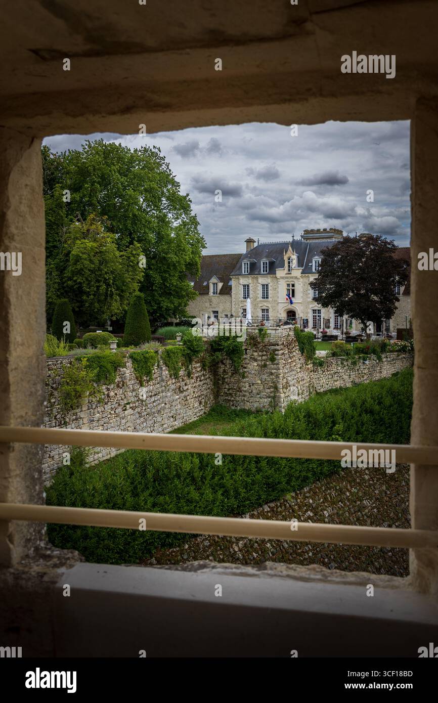 Vue sur le château et son parc attenant dans la province française de Champagne Banque D'Images