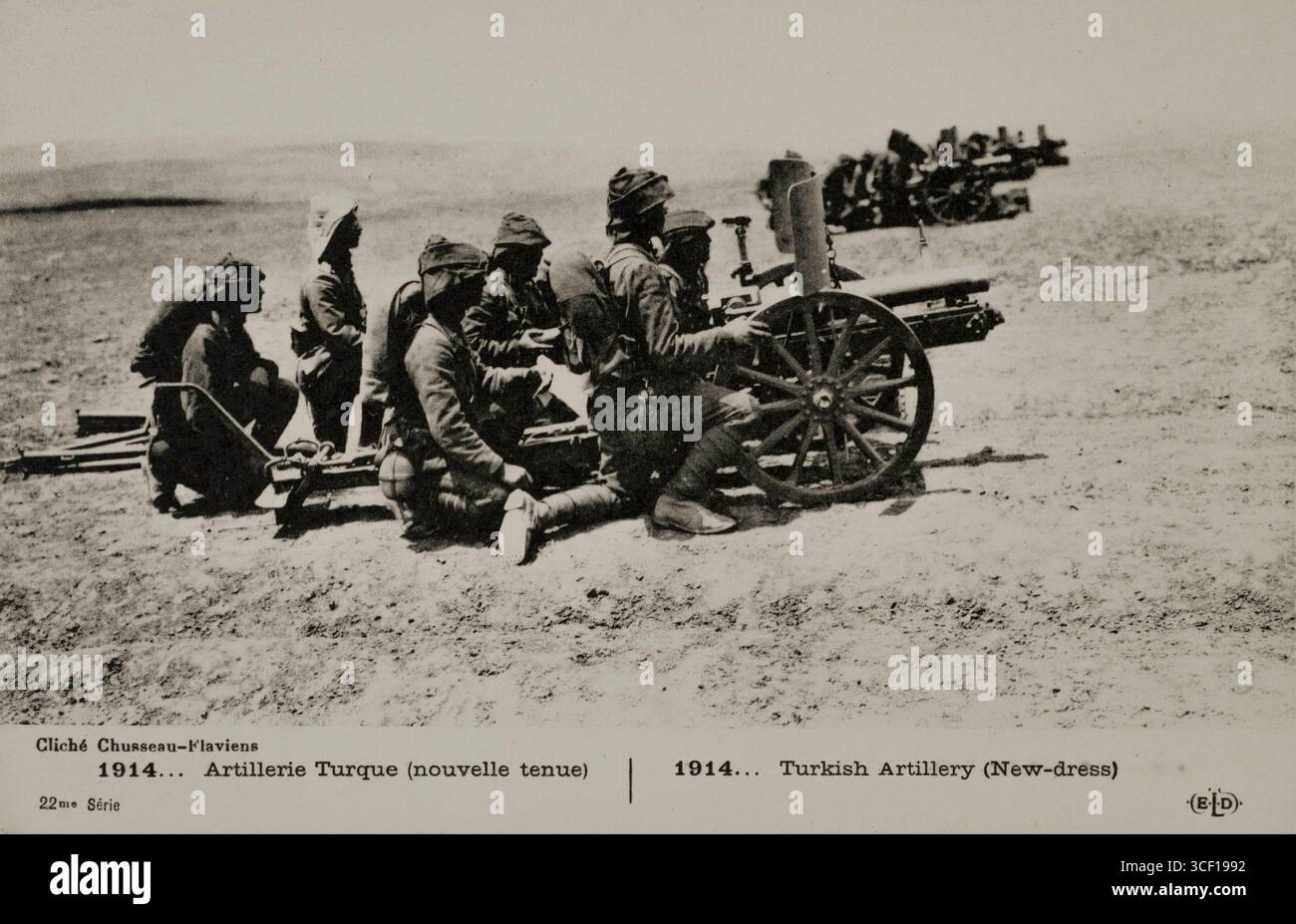 Carte postale de propagande de la première Guerre mondiale représentant des unités d'artillerie turques dans de nouveaux uniformes, 1914. Banque D'Images Carte postale de propagande de la première Guerre mondiale représentant des unités d'artillerie turques dans de nouveaux uniformes, 1914. Banque D'Images