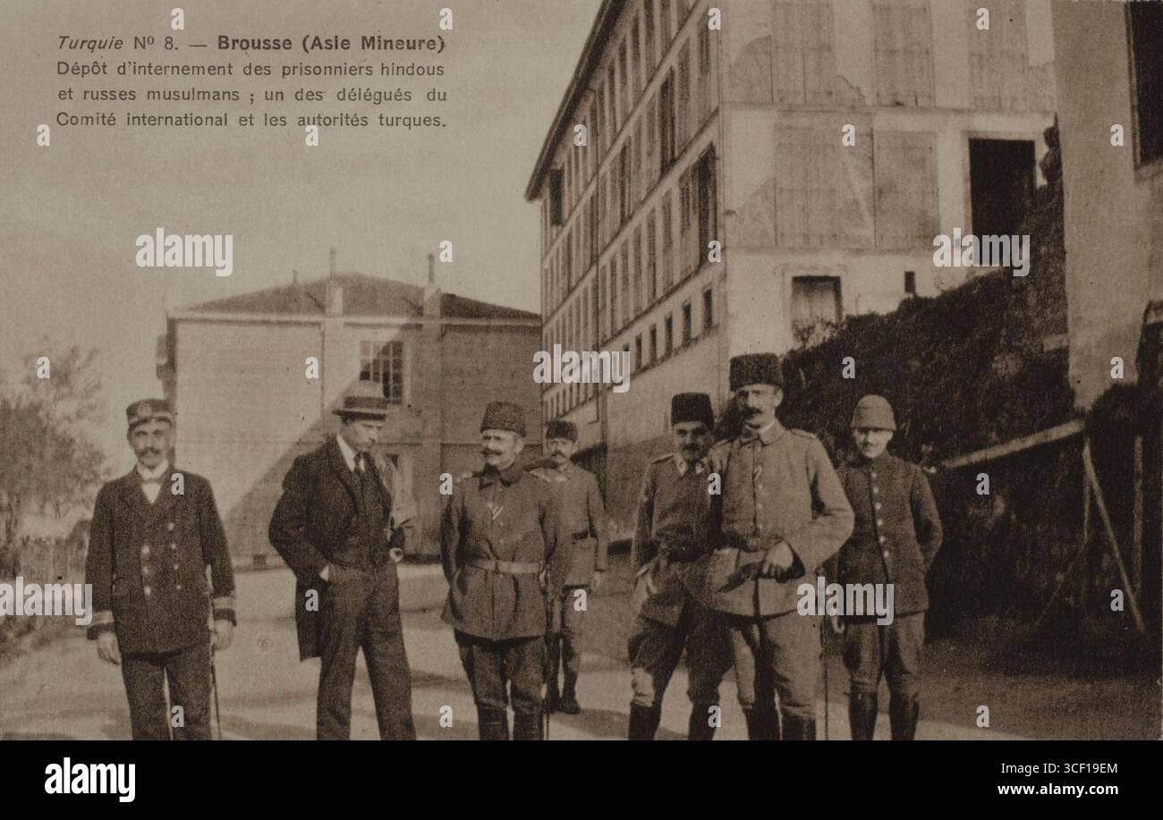 Un délégué de la Croix-Rouge internationale rencontre les autorités turques dans un camp de musulmans hindous et russes pendant la première Guerre mondiale à brousse, en Turquie, entre 1914 et 1918. Banque D'Images Un délégué de la Croix-Rouge internationale rencontre les autorités turques dans un camp de musulmans hindous et russes pendant la première Guerre mondiale à brousse, en Turquie, entre 1914 et 1918. Banque D'Images