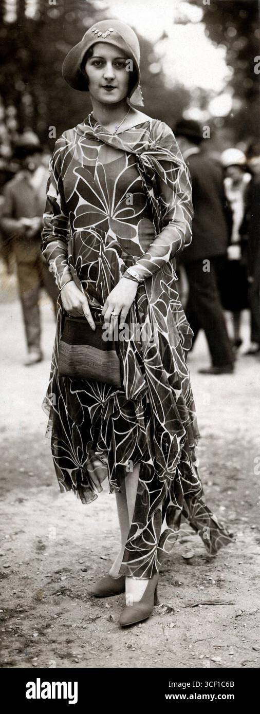 Livre La Mode Des Années 1920 En 600 Images – Art & Couture – Édition Eyrolles 2011