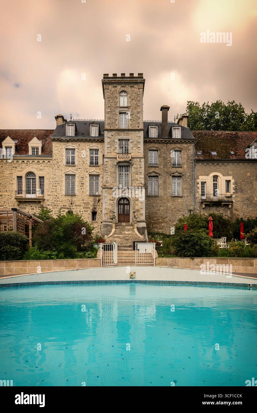 Vue sur le château et son parc attenant dans la province française de Champagne Banque D'Images