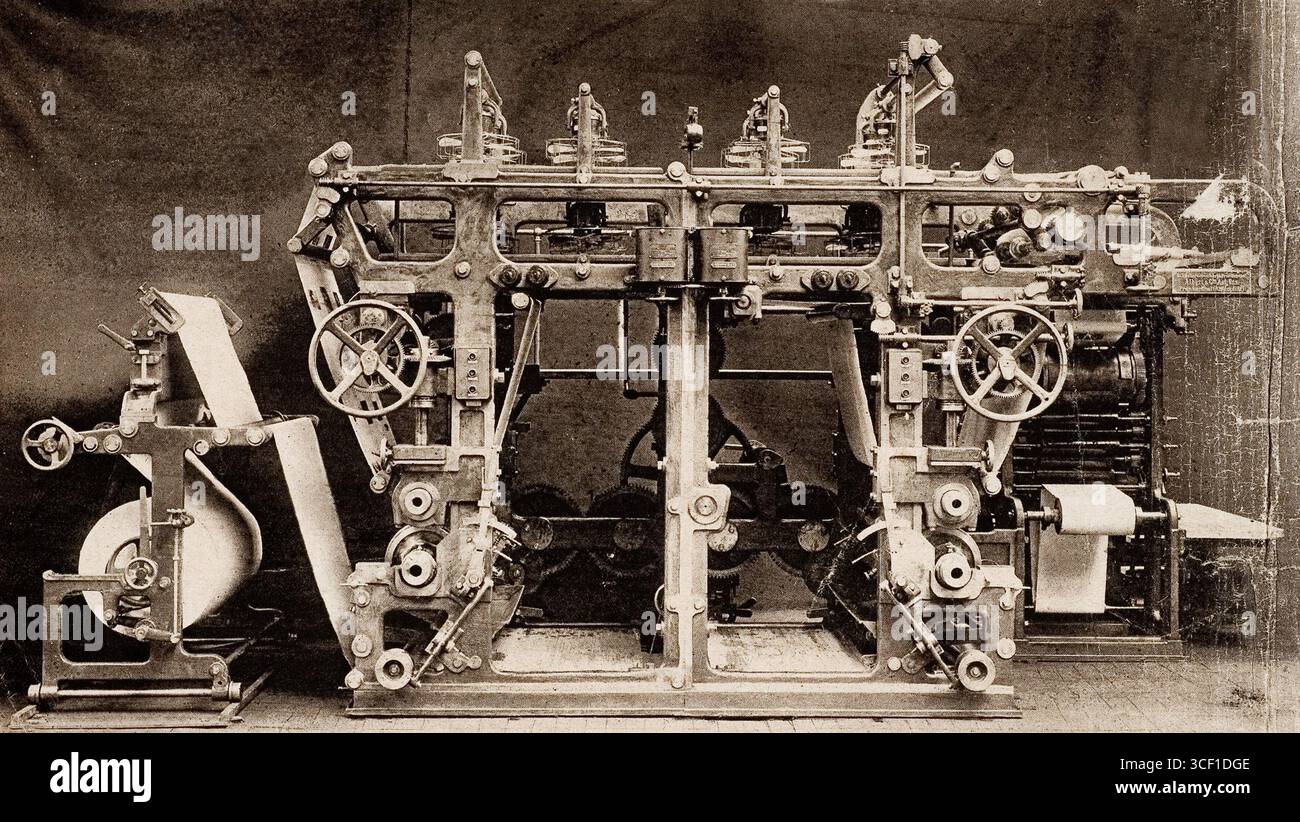 En octobre 1915, la maison d'édition Spaarnestad à Haarlem, aux pays-Bas, a introduit l'impression profonde avec une nouvelle presse rotative en cuivre. Cette presse, longue de 6 mètres et haute de 2,90 mètres, pouvait imprimer plus de 50 000 exemplaires de la 'Katholieke illustratie' par semaine. Le nouveau procédé visait à améliorer la qualité artistique des images dans les documents imprimés. Banque D'Images