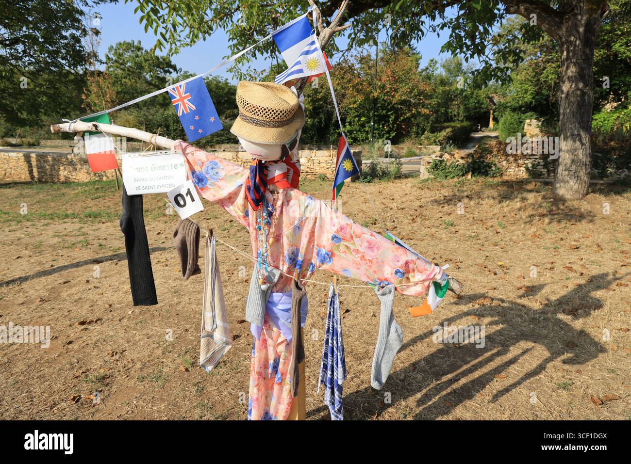 Festival de l'épouvantail de Meyrals. Chaque été en juillet, le Meyrals Scarecrow Festival a lieu dans la région du Périgord Noir du département de la Dordogne Banque D'Images