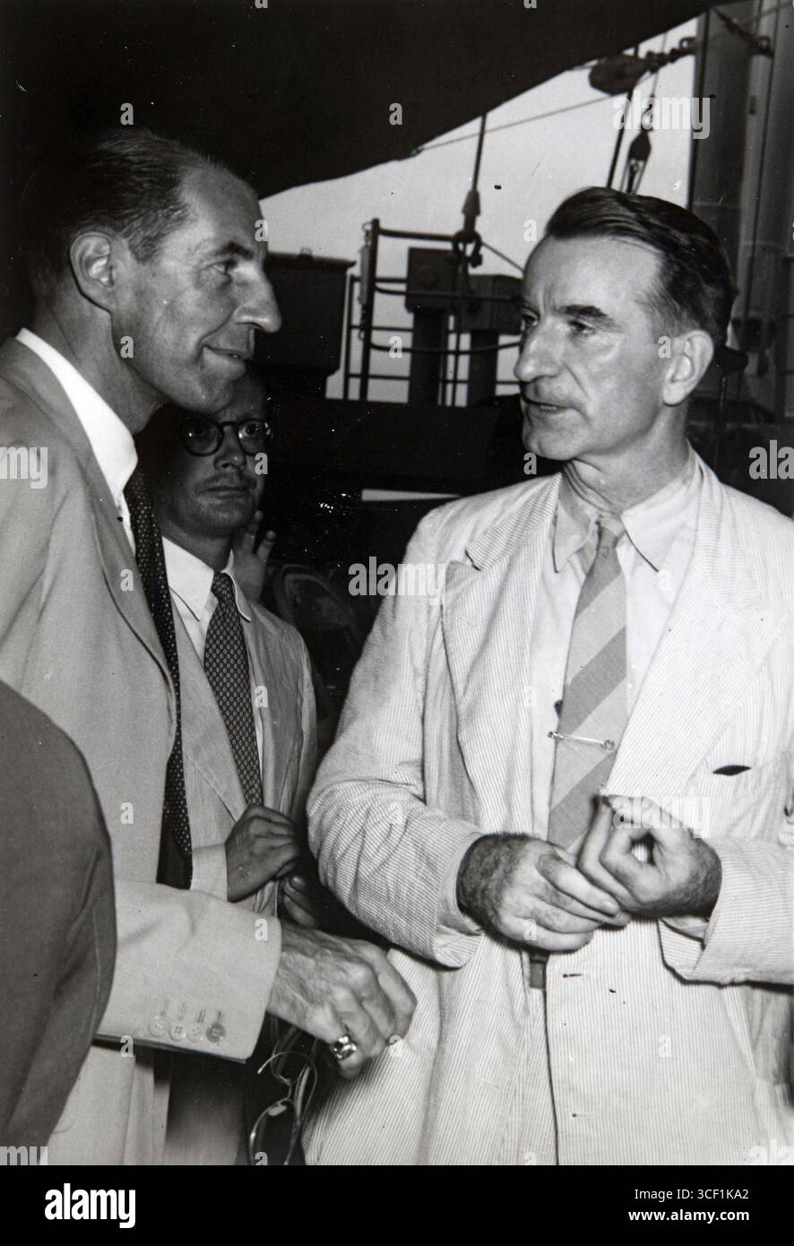 Cette photographie en noir et blanc de 1948 (approx.) reste non identifiée. Les dimensions de la photo sont de 15,7 x 10,7 cm (6 3/16 x 4 3/16 po), capturant un sujet inconnu ou une scène de la fin des années 1940 Banque D'Images