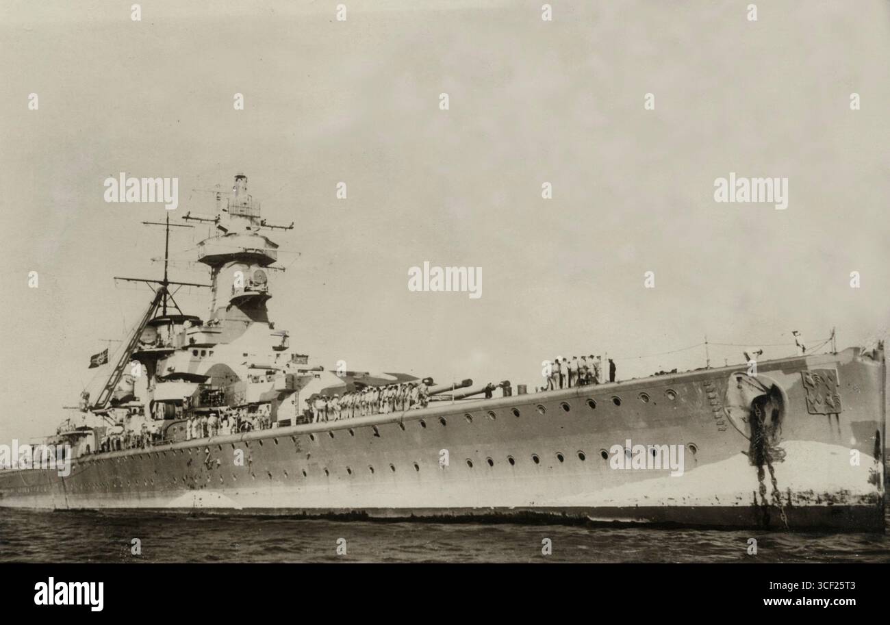 Les dommages subis par le cuirassé allemand Admiral Graf von Spee lors de la première bataille navale de la seconde Guerre mondiale au large de Montevideo en 1939, infligés par les obus du croiseur britannique HMS Exeter. Banque D'Images