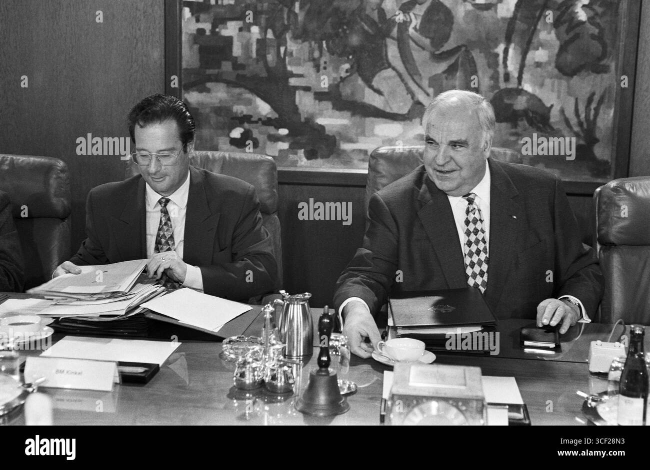 Deutschland, Bonn, 28.02.1996 Archiv : 54-43-22 Kabinettssitzung Foto : Bundeskanzler Helmut Kohl und Bundesaußenminister Klaus Kinkel fuer Ihr Archiv *** Allemagne, Bonn, 28 02 1996 Archive 54 43 22 Réunion du Cabinet photo le Chancelier fédéral Helmut Kohl et le ministre fédéral des Affaires étrangères Klaus Kinkel pour vos archives Banque D'Images