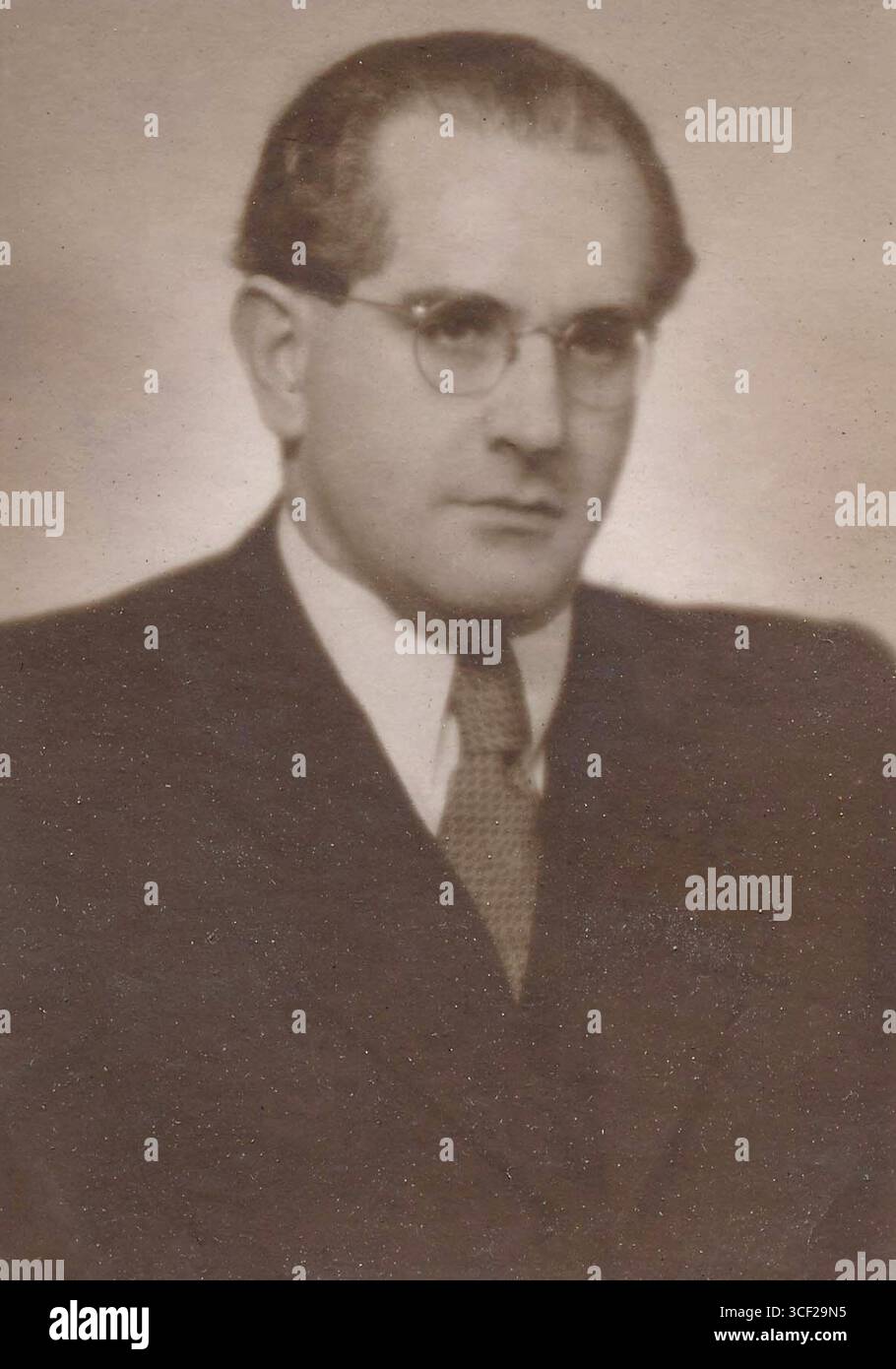 Alfréd Plocek, ingénieur tchèque né le 8 janvier 1903 à Zbraslavice, a été condamné à mort et exécuté à la prison de Pankrác, Prague, en 1951. Il a été victime des procès politiques du régime communiste. Banque D'Images