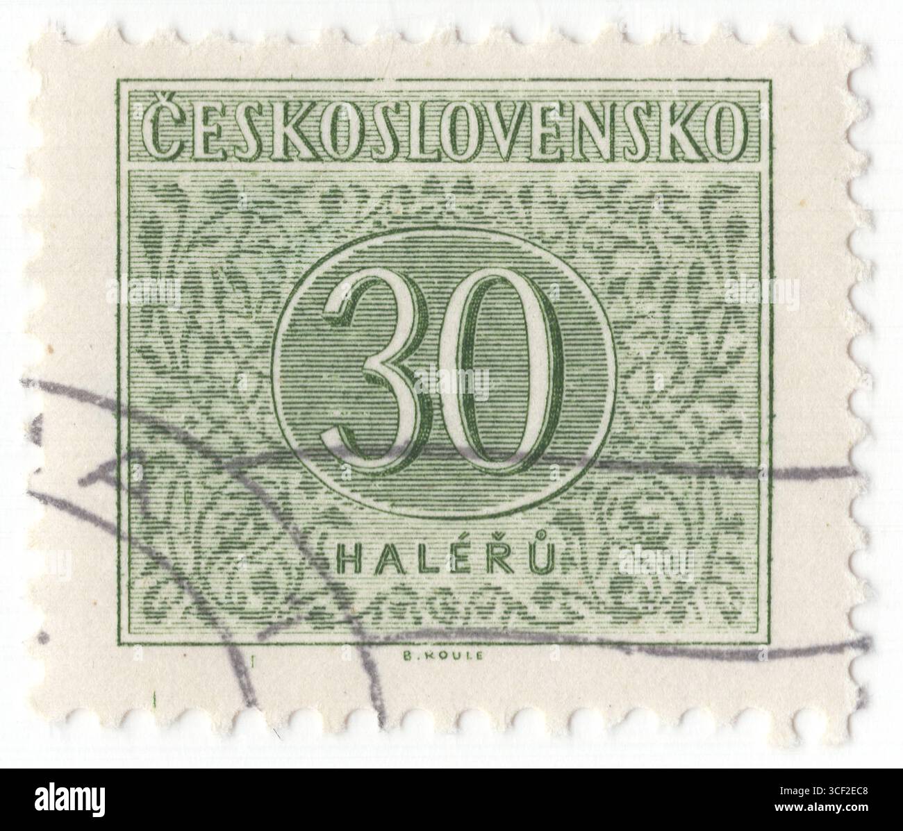 TCHÉCOSLOVAQUIE - 22 novembre 1954 : 30 haléř timbre gris-vert Postage due représentant une œuvre d'art abstraite avec dénomination, chiffre de valeur dans un cadre ovale et ornement floral Banque D'Images
