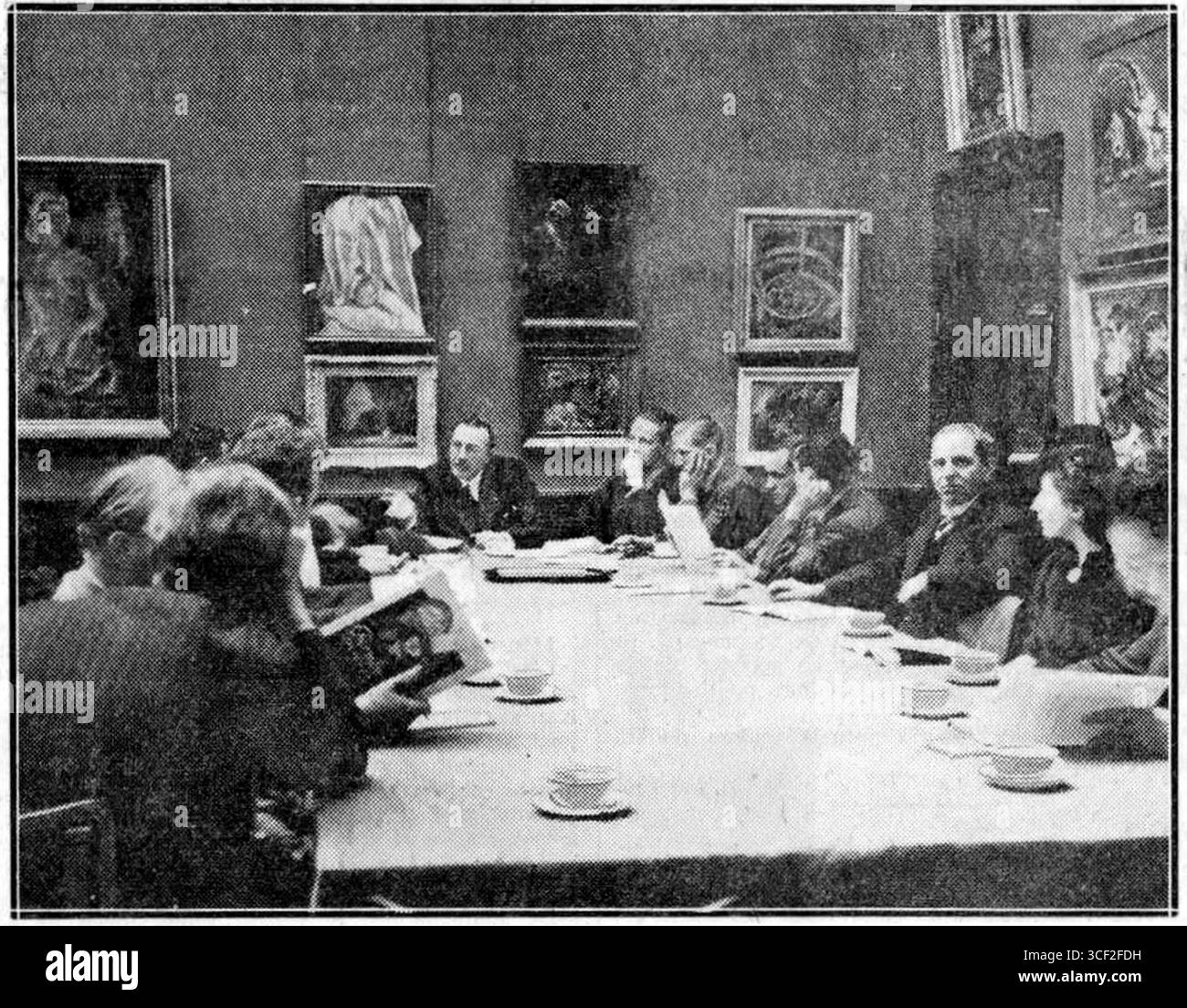 Le Dr F. Schmidt Degener fournit des informations lors d'une conférence de presse le 18 novembre 1939 au Rijksmuseum sur l'organisation de l'exposition ''onze Kunst van Heden''. Banque D'Images