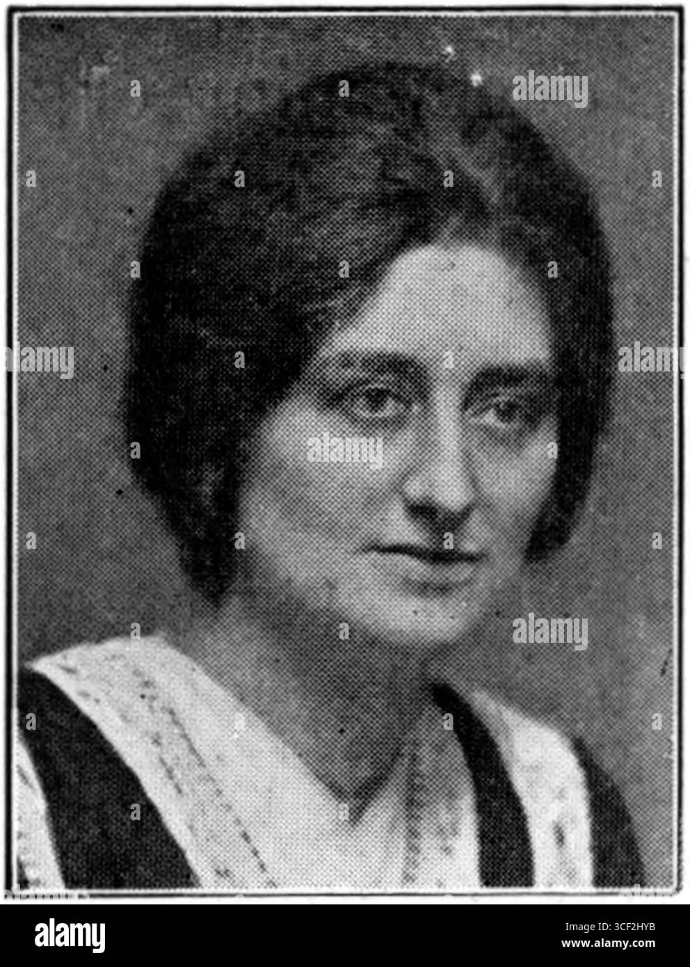 Une photographie de Dr Annie Posthumus prise en 1913, co-écrite par J. Overvoorde-Gordon, montrant la figure éminente de la société néerlandaise. Banque D'Images