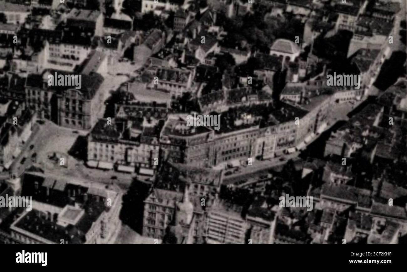 Cette photographie d'avant 1945 montre la partie nord de la vieille ville de Magdebourg, avec la rue Grote Markt, le Jakobstraße et la Johanniskirche, avant la destruction de la ville lors de la première Guerre mondiale Banque D'Images