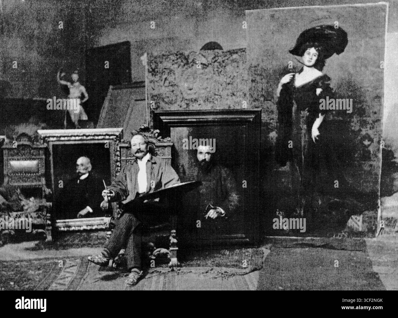 Cesare Tallone, peintre italien, est vu dans son atelier à la Pinacothèque di Brera de Milan en 1906. Cette photographie capture l’artiste dans son environnement de travail. Banque D'Images