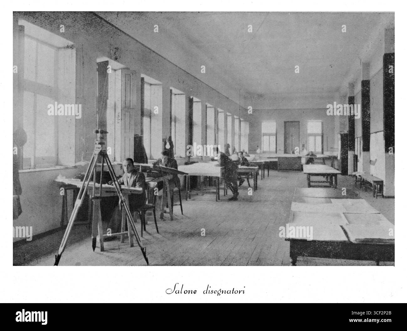Salon de la section topographique de l’Institut géographique militaire italien à l’Escuela de Artes y Oficios à Vitoria-Gasteiz. Le bâtiment était auparavant un conservatoire de musique. Vitoria-Gasteiz (Álava-Araba), Espagne, 1937-1939. Banque D'Images