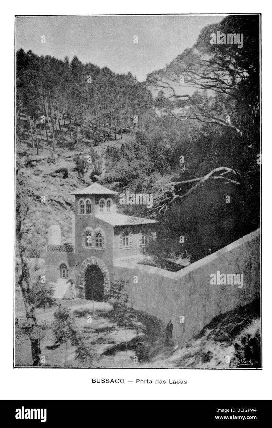 Une autre vue de la porte de Lapas dans la forêt de Bussaco, Luso, Mealhada, Aveiro, Portugal, à partir de 1908. Banque D'Images