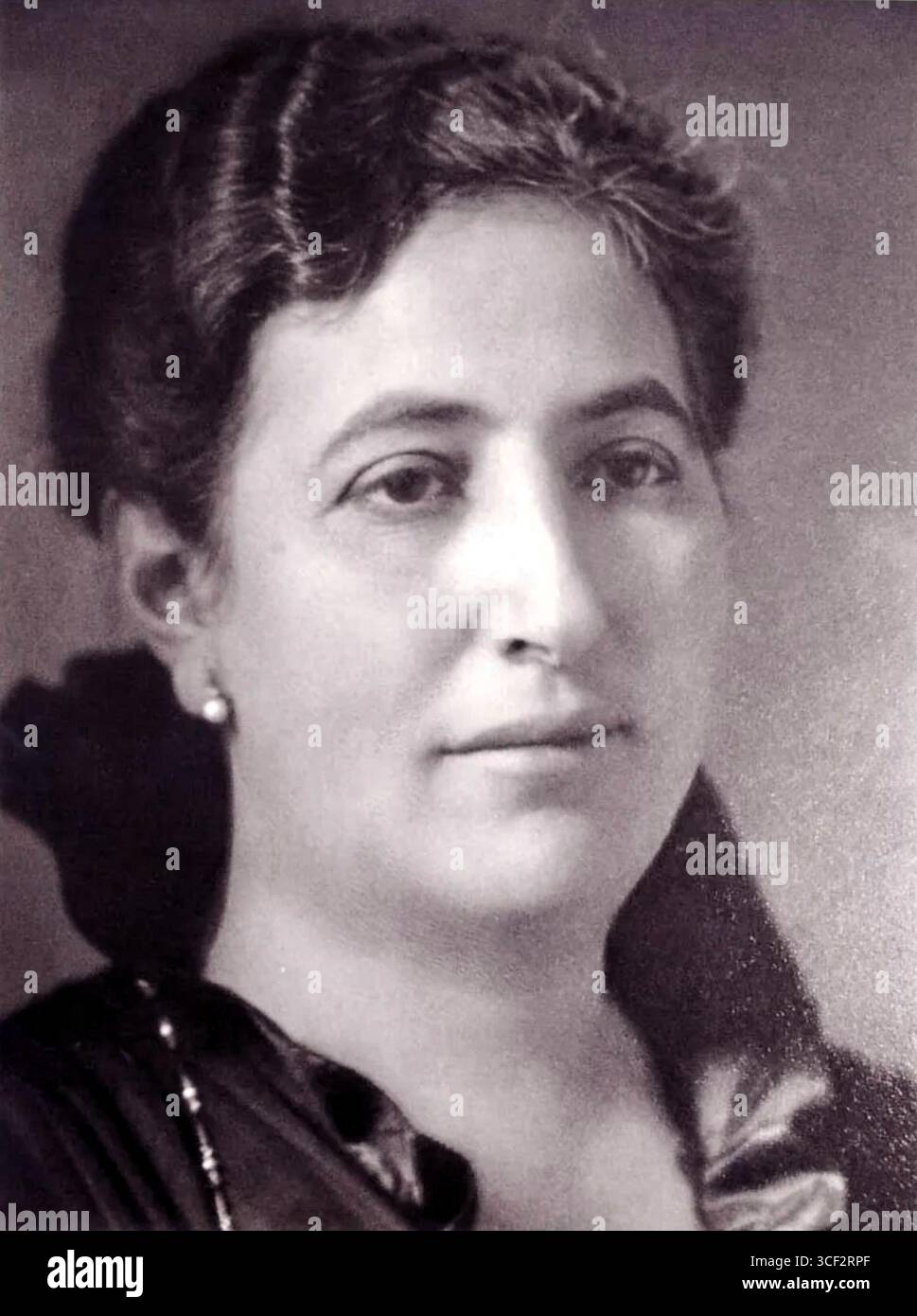 Portrait d'Ida Wronker, née Friedeberg (1871-1942), épouse de l'homme d'affaires et entrepreneur Hermann Wronker. Cette image date d'environ 1915. Banque D'Images