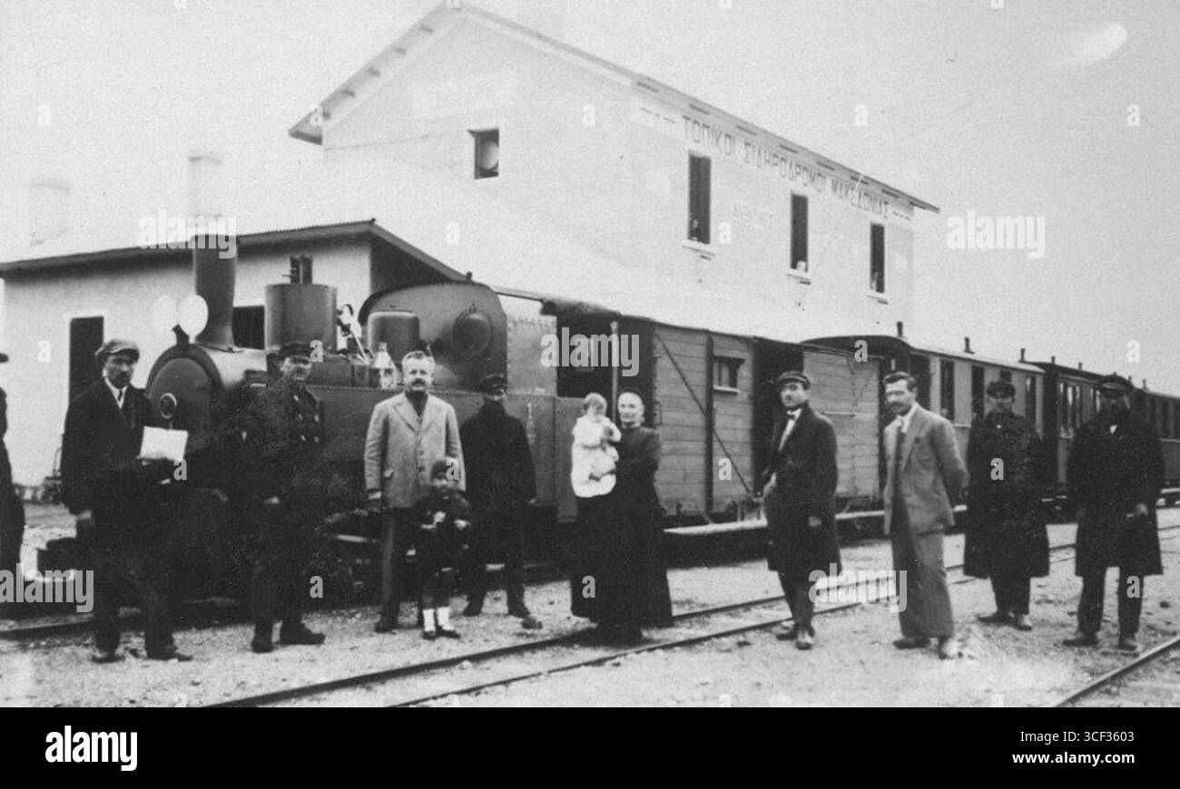 Cette photographie montre le Decauville N° 1711 de 1917, nommé BAPBAPA (Barbara), en Grèce. Le véhicule était une petite locomotive de chemin de fer utilisée dans des projets industriels et de construction au début du XXe siècle. Banque D'Images