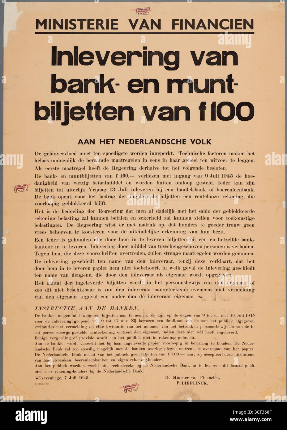 Cet avis officiel du ministère néerlandais des Finances, publié en juillet 1945, annonce la remise de 100 billets et pièces, dans le cadre d’une réforme monétaire après la seconde Guerre mondiale Banque D'Images