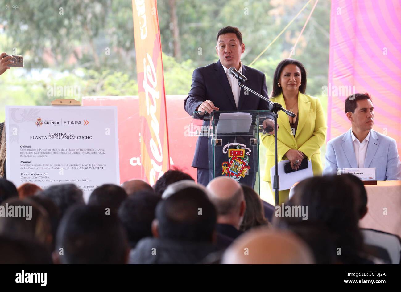 CUENCA SIGNE UN CONTRAT GUANGARCUCHO USINE DE TRAITEMENT DES EAUX USÉES Cuenca, Équateur 20 août 2025 Cuenca aura une nouvelle usine pour le traitement de 100% des eaux usées collectées dans le canton, a annoncé le maire de Cuenca, Cristian Zamora lors de la signature du contrat d'attribution pour la station de traitement des eaux usées de Guangarcucho, avec la société Hidalgo e Hidalgo S A pour un montant de USD 65 700 691,92 photo Boris Romoleroux API soi CUENCA SIGNATURE D'UN CONTRAT POUR LA STATION D'ÉPURATION de GUANGARCUCHO 67e9072a7505353473bbed2a2395bf1 Copyright : xBORISxROMOLEROUXx Banque D'Images